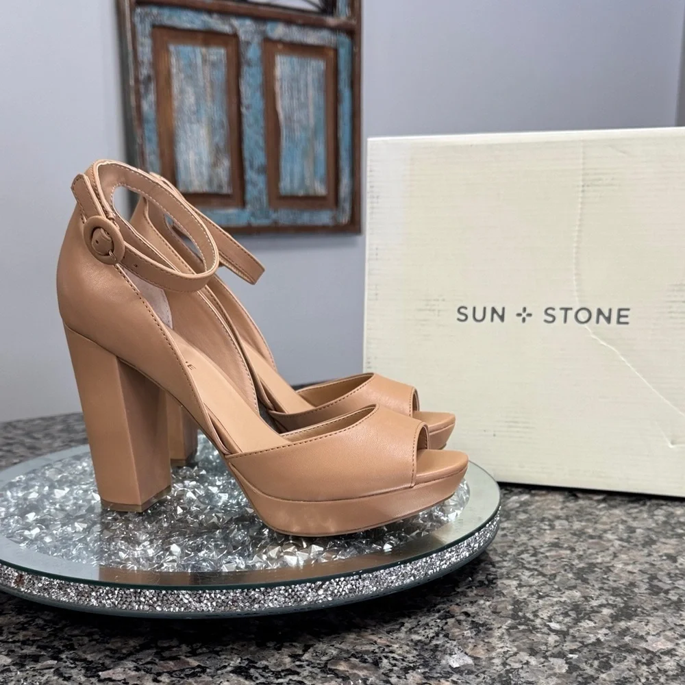 Sun + Stone Reeta nude Women's Beige Ankle Strap platform chunky Heels NEW 9.5